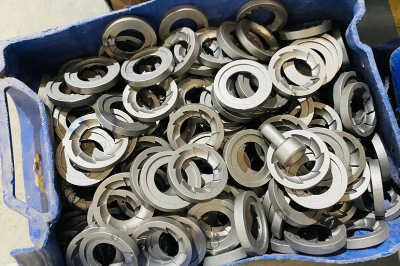 Casting metal parts